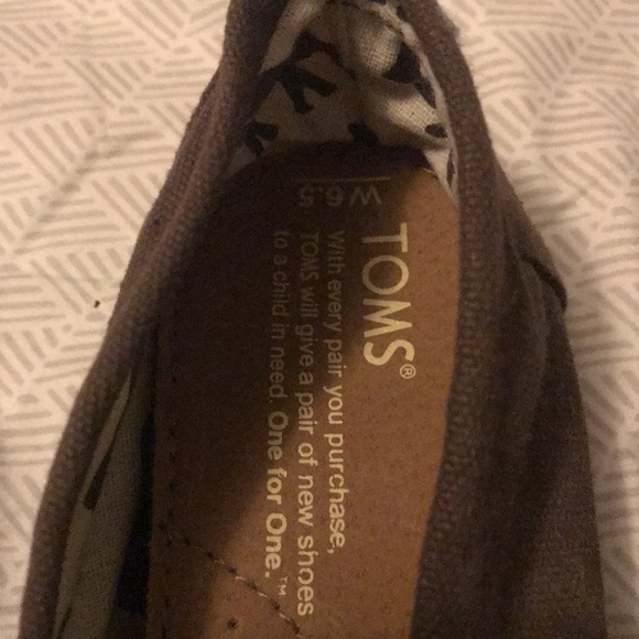 Shoes - Picture 2 of 3